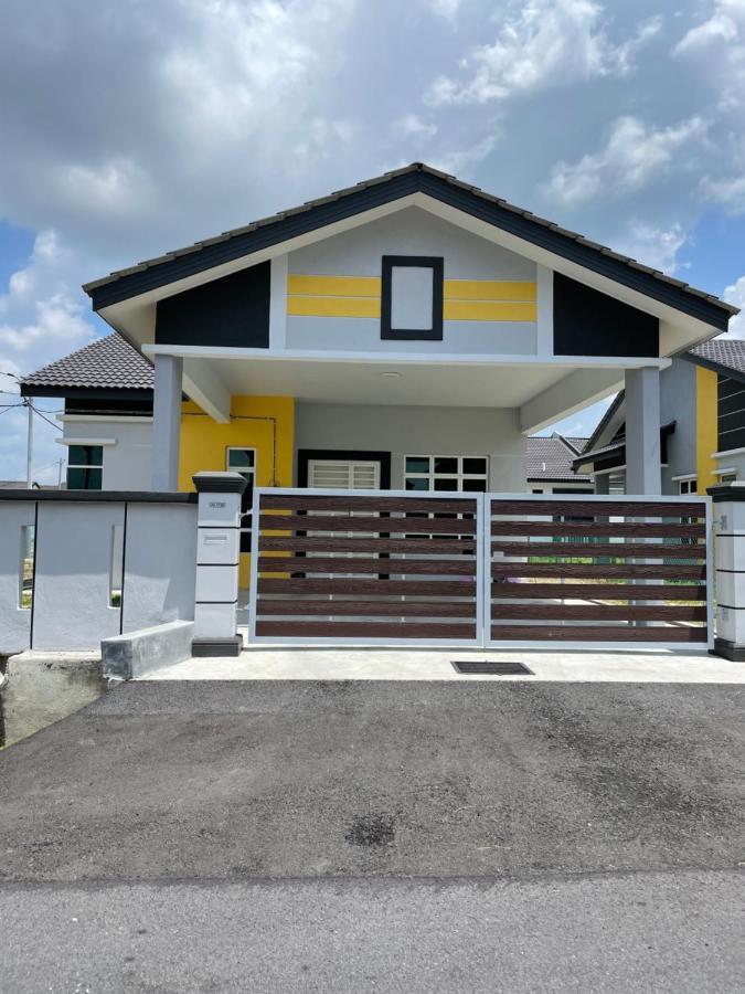 Bungalow Homestay Jasin Perdana Exterior foto