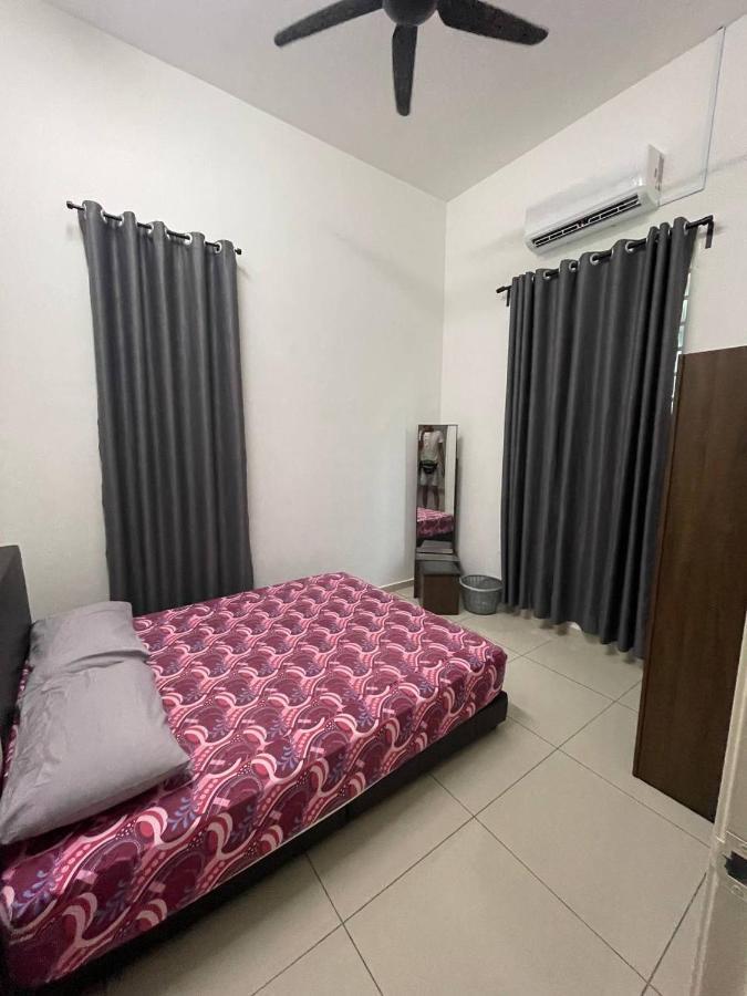 Bungalow Homestay Jasin Perdana Exterior foto